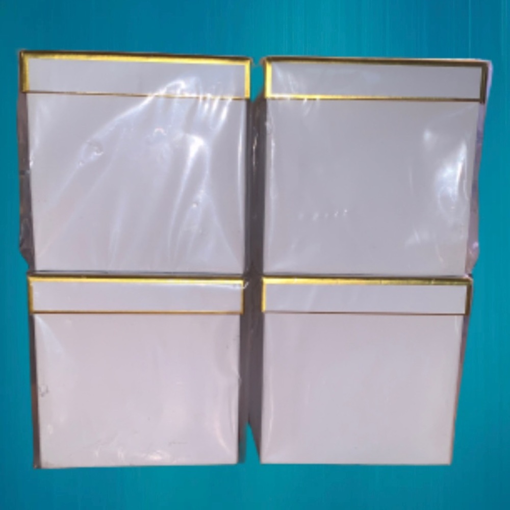 Set of 8 white/gold gift boxes